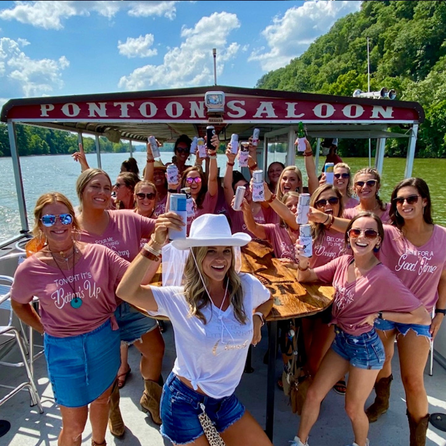 PONTOON SALOON